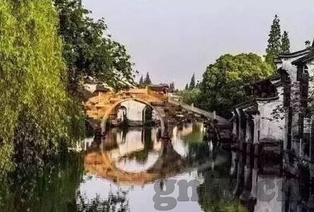 成人颜色视频-成人内容与网络伦理的微妙平衡